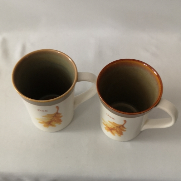 Starbucks Set of Two Retired Oak Leaf Design Coffee / Tea Mugs, 13oz, 2007 - Picture 6 of 6